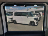 ロールサンシェード/セカンド◆窓からの日射しが眩しいときにサッと引き出せるサンシェード・2列目への日射しをシャットアウト!!