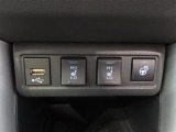 運転席と助手席にシートヒーターが付いております。ステアリングヒーターも付いて冬も快適です♪