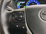 ステアリングスイッチ付き。前方から目を離すことなく操作することが可能です。