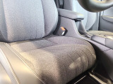 【コンビネーションシート】上質な質感と快適な座り心地を両立。車内に高級感を演出します。