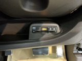 ビルトインタイプのETCで見た目もスッキリ。高速道路の利用にとても便利です。利用には車両情報を登録する「セットアップ」が別途必要です。