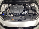 SKYACTIV-G搭載!爽快なパワーフィールと低中速の豊かなトルクによる実用域での扱い易さを是非体感して下さい!エンジンルーム内の清掃も行き届いております♪
