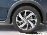 純正のアルミホイール装着車です。タイヤサイズは185/60R16です。