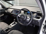 ◆視界広々で非常に運転しやすくロングドライブでも疲れを感じさせないすっきりとまとまったインパネ周りです。