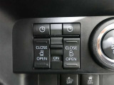ワンタッチで簡単にスライドドアを開閉できます