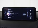 【純正マツダコネクトナビ】美しい地図画面と簡単操作が特徴です。手元のコマンダーで操作が可能なので入力や操作も便利ですね!各種車両設定や車両情報を確認することも可能です。