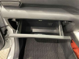 グローブボックス。
