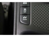 静粛性に優れた快適空間と静かな走りを実現。さらにEVモードではモーターのみでの走行でエンジン音や振動を感じさせない走りが楽しめます。