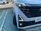 格好良いラインタイプのスモールランプに明るいLEDヘッドライトに悪天候でも安心のフォグランプ付です。オートライト付きで消し忘れも安心です。