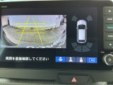 カラービジョンとガイド線で見やすい視点切替式のバックモニター。障害物センサーの検知状況を同時に表示できます