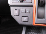 USBポートが付いているので、スマホのバッテリーやナビ機能を便利に使えるようにしてくれます。また運転席と助手席にはヒートシーターが付いていて、冬の寒い日でも快適に座れます。