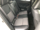 【後部座席】も当然、綺麗・清潔に仕上げております。内装の綺麗なお車は気持ちが良いですし、コンディションのいい車が多いです。これもオススメの1台です。