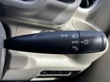 操作感も良好なウインカーレバー。シンプルながらも機能的なデザインで、安全な運転をサポートする頼もしい存在です。