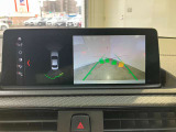 PDC(パーキングディスタンスコントロール)車両の前方や後方にある障害物までの距離を信号音とビジュアルで表示で知らせ狭いスペースでの駐車、車庫入れをサポートします。
