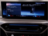ドライバー中心に設計されたBMWのコクピットはナビゲーションシステムもドライバーーが見やすい角度に調整されております。