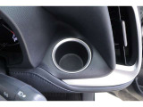 ハンドルの右側にドリンクホルダーがございます!手に取りやすい位置にありますので運転中の水分補給もラクラクです♪