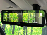 【デジタルルームミラー】後席の大きな荷物や同乗者で後方が確認しづらい時でも安心!カメラが撮影した車両後方の映像をルームミラー内に表示。クリアな視界で状況の確認が可能です!