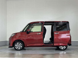 両側パワースライドドア付きだから、狭い駐車スペースなどでの 乗り降りラクラク!小さなお子さまのいるご家庭には嬉しい装備。