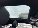 メルセデス・ベンツ[認定中古車]は、メルセデス・ベンツ日本株式会社が認定する中古車保証制度が適用される中古車です。これは正規販売店のみの特典です。