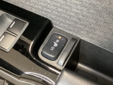 リアドアのパワーウインドウスイッチの近くに2列目シート用のシートヒータースイッチがついています。冬場の寒い時など、フロントシートだけでなく2列目シートでも快適に過ごせます。