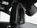 【ルームミラー一体型ETC】BMWといえばルームミラー一体型のETC。ドライバーから差し込めるかたちになっておりますので、差し忘れの際も慌てずにご利用いただけます。
