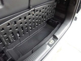 【広々トランクルーム】車体に対してスペースは広めに作ってあります。また、背もたれを倒すとより多くの荷物を乗せることができます。
