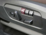 運転席シートメモリー機能:シートおよびドア・ミラーの位置を2通り記憶することができます。