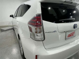 後方の視野性を高め、安全運転をサポートします。
