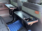 [パーソナルテーブル]運転席と助手席のシートバックに折り畳み式のテーブル♪ドライブを楽しくします☆