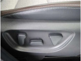 パワーシート搭載。微妙な調整が手軽にでき、お客様にピッタリのポジションで運転することが可能です。