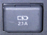 充電用USB端子を装備しております。