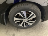 足元が整っていると、車全体がすっきりとした印象になります。丁寧に清掃を済ませており、気持ちよく乗り出せる状態です。まずは実車の雰囲気をご覧ください。