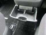 運転席助手席で使用できるドリンクホルダーです。
