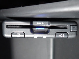 ■【ETC車載器】が装備されています。セットアップをしてお渡しとなり、ETCカードを差し込むだけで高速道路の利用が可能です。