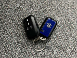 付いてて便利!とても人気の高い装備のスマートキーシステム。キーを携帯しているだけで、ドアロックの開閉並びにエンジンの始動が可能な装備です。
