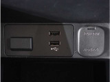 【USB接続】USB接続も可能です。スマートフォンと連動して音楽も再生可能です。