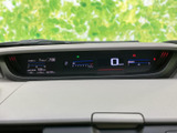 視認性の高いメーターデザインで、必要な情報を一目で確認できます。安全運転をサポートする重要な情報源です。