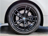 アウトバーンの走行を見据えたBMWの足回りは高い走行性能にこだわりが御座います。