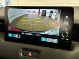 リバースギアに入れるだけで後方の表示へ切り替わります。夜間や雨の日の駐車も楽になりますよ。