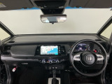 【前方視界】開放的な前方視界!運転がしやすく疲れにくいです♪窓が大きく、見通しがとっても良いおクルマですよ♪