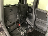 リアシート座面を持ち上げると、背の高い荷物を積むのに便利なトールモードに変身します!多彩なシートアレンジで使い勝手良好!