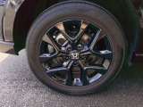 純正アルミホイールです。足元が引き立つので、車全体のイメージがアップしますよ!