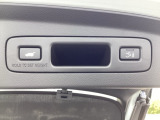 運転席とリアゲート本体に開閉スイッチを装備し、とても便利な電動リアゲート!
