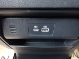 USBソケットが2つ装備されておりタイプAとタイプCがございます♪