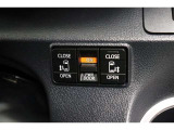 両側電動スライドドアはドアの直接操作以外にも運転席からのスイッチ操作やリモコン操作でも開閉が可能!狭い駐車場などでもドアの開閉が楽々・安心ですね!