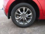 タイヤサイズは、185/65R15 88Sです。15インチの純正アルミホイールです。