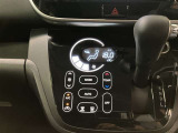 オートエアコンの温度設定等の操作スイッチです。外の天気や気温に合わせて車内を自分に合った温度設定にすることが出来るので快適なドライブが楽しめますよ!!