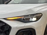 ●マトリクスLEDヘッドライト『高度な照明技術を使用した車両のヘッドライトです。この技術は、複数のLEDを用いており、車両の周囲の状況に応じて光のパターンを動的に調整します。』