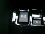 e-POWER Drive S(Smart)モード,e-POWERDrive ECOモード,NORMALモード。普段の運転ではECOモード、軽快な加速とECOを両立したいときはS(Smart)モードをおすすめします。