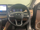 JEEPロゴ入りステアリングです。